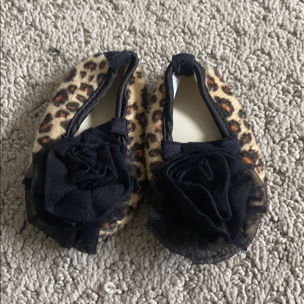 Baby leopard shoes